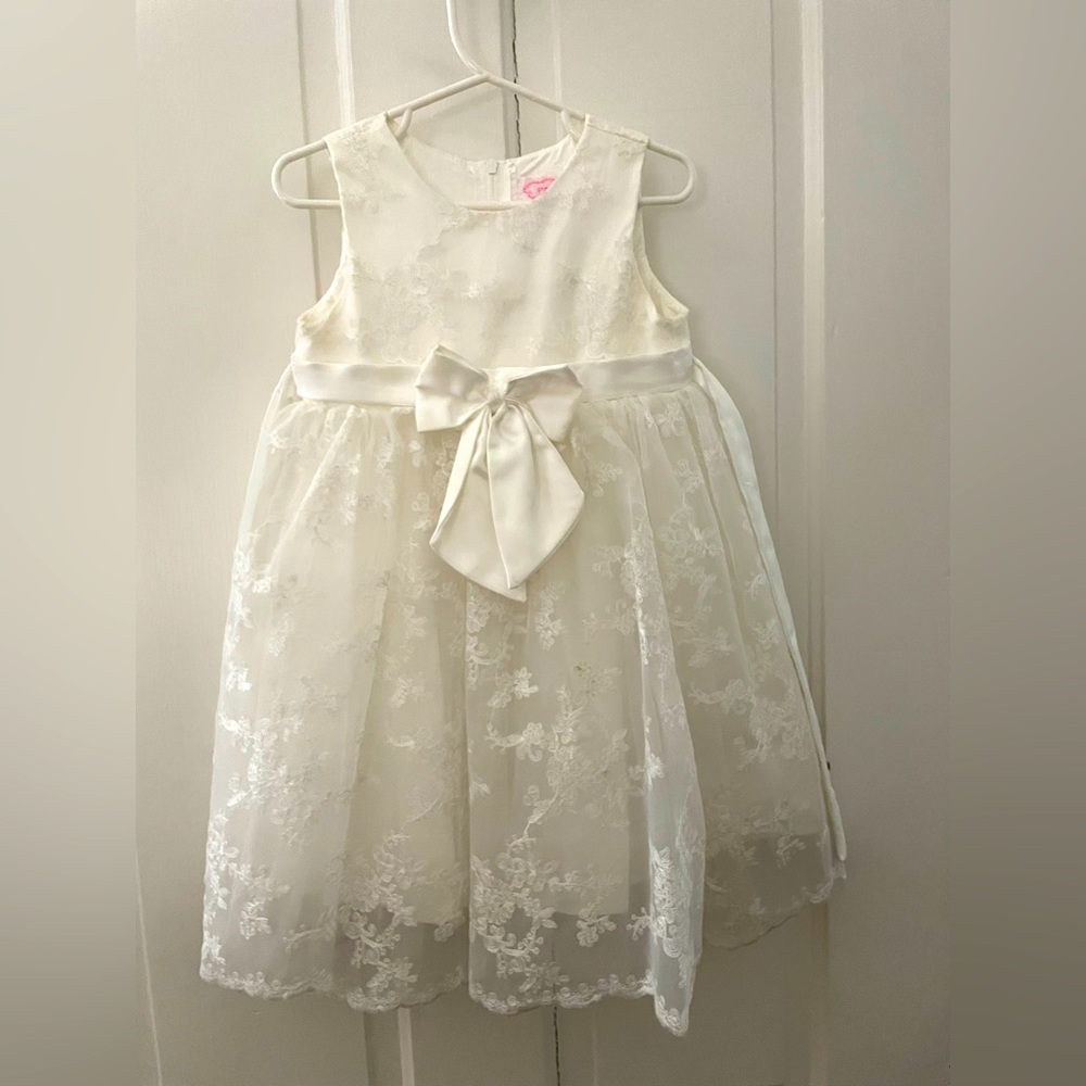 4T Popatu White, Lace Dress with satin bow detail.